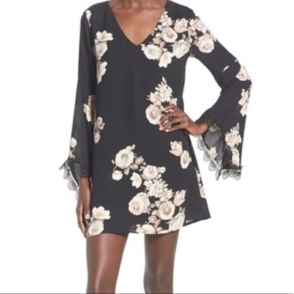 Astr the Label Floral Bell Sleeves Babydoll Shift Mini Dress - Picture 1 of 10
